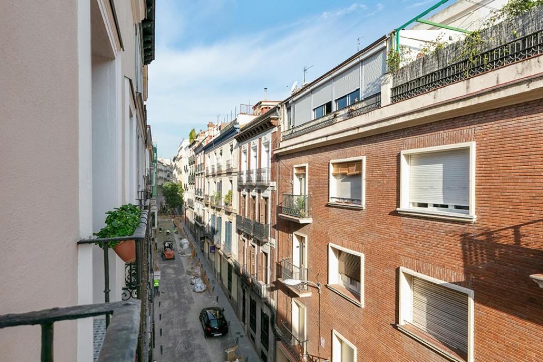 Refurnished One-Bedroom Las Letras Madrid Exterior photo