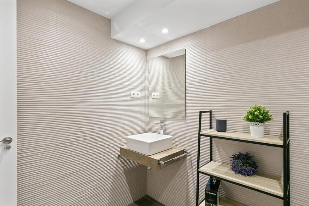 Refurnished One-Bedroom Las Letras Madrid Exterior photo