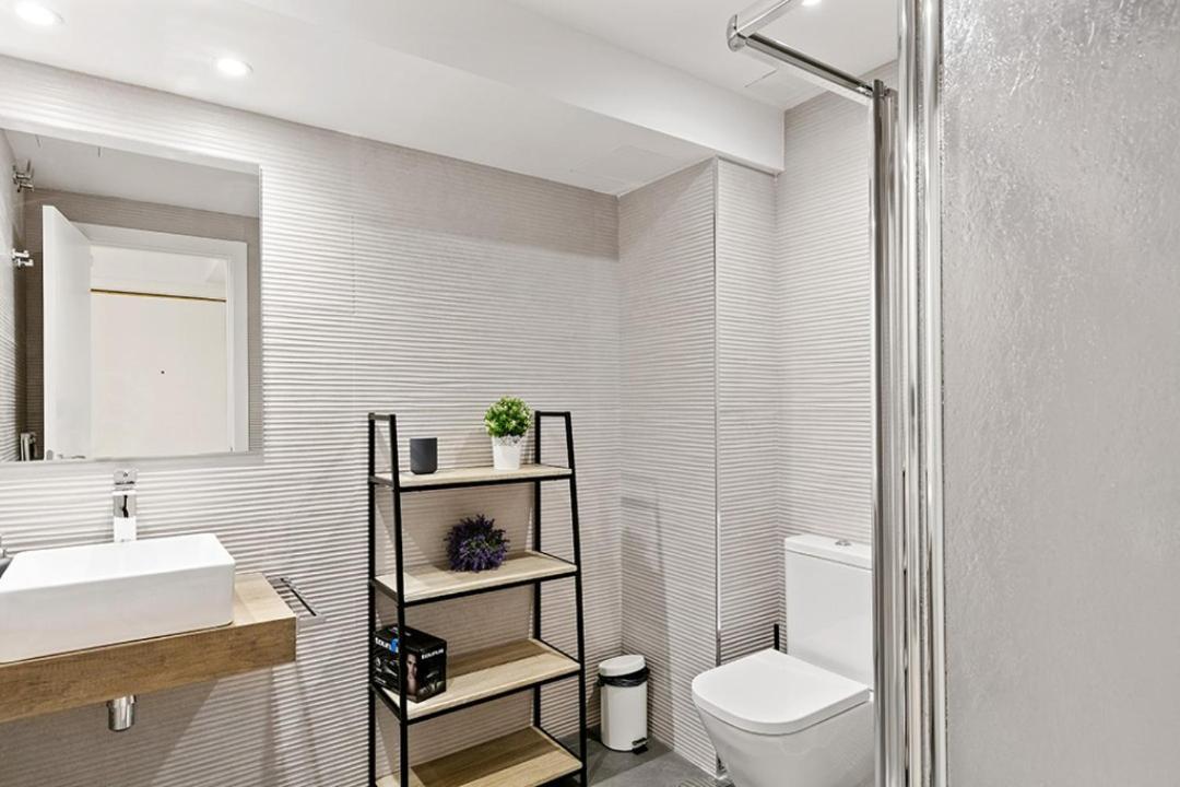 Refurnished One-Bedroom Las Letras Madrid Exterior photo