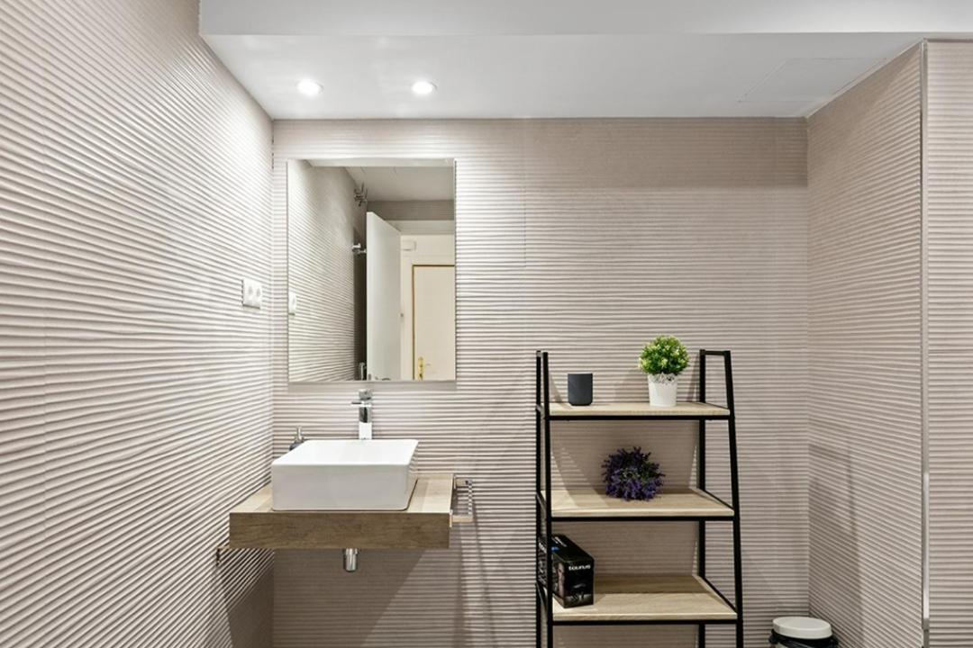 Refurnished One-Bedroom Las Letras Madrid Exterior photo