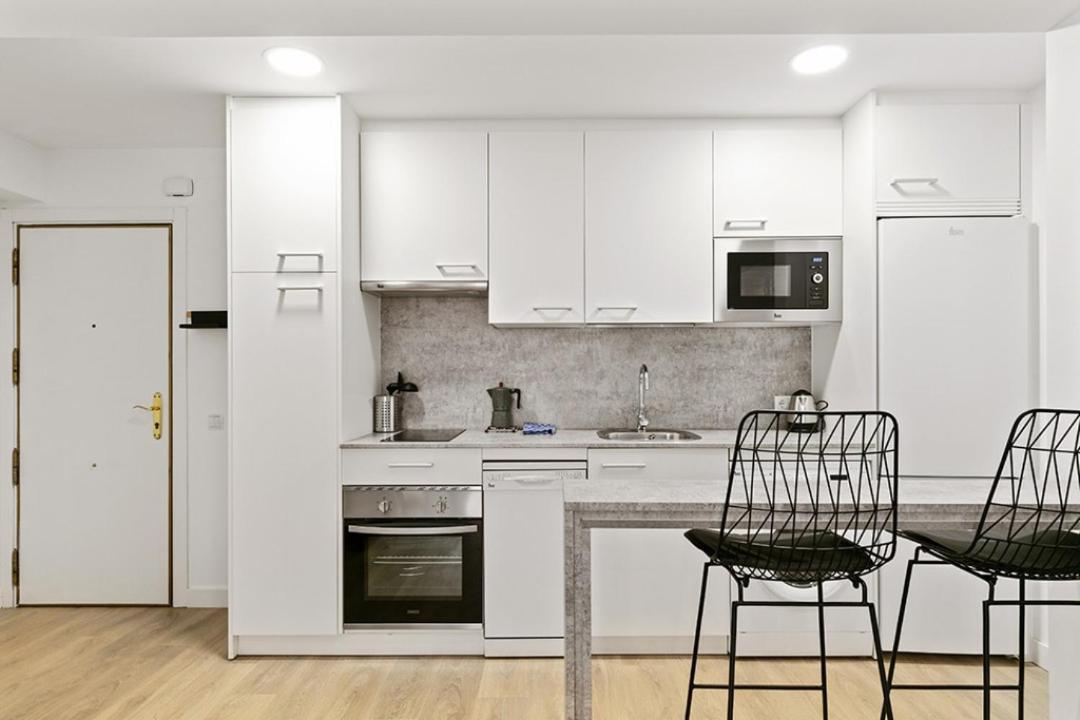 Refurnished One-Bedroom Las Letras Madrid Exterior photo
