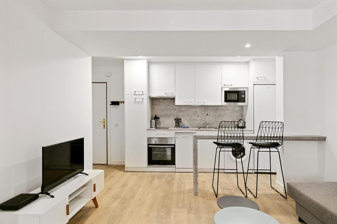 Refurnished One-Bedroom Las Letras Madrid Exterior photo