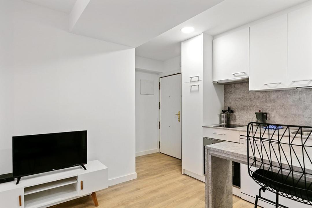 Refurnished One-Bedroom Las Letras Madrid Exterior photo