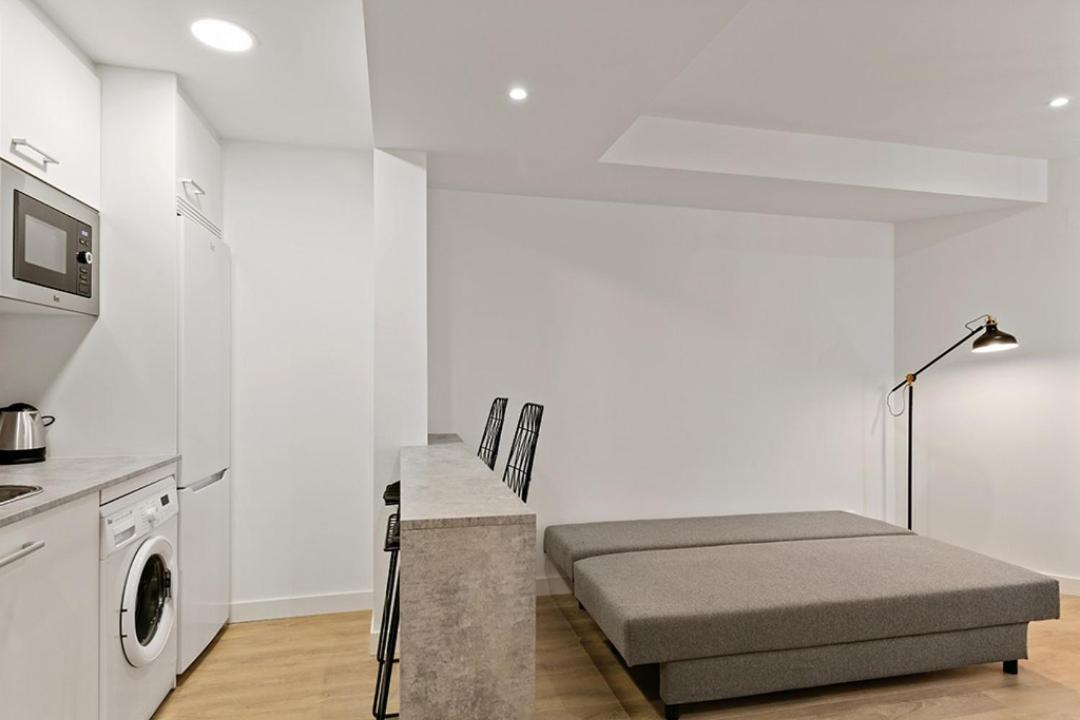 Refurnished One-Bedroom Las Letras Madrid Exterior photo